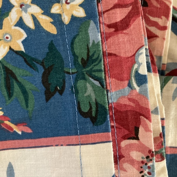 VINTAGE | Cottage Core Waverly “Carolina Rose” Cotton fabric Tablecloth - Picture 4 of 7